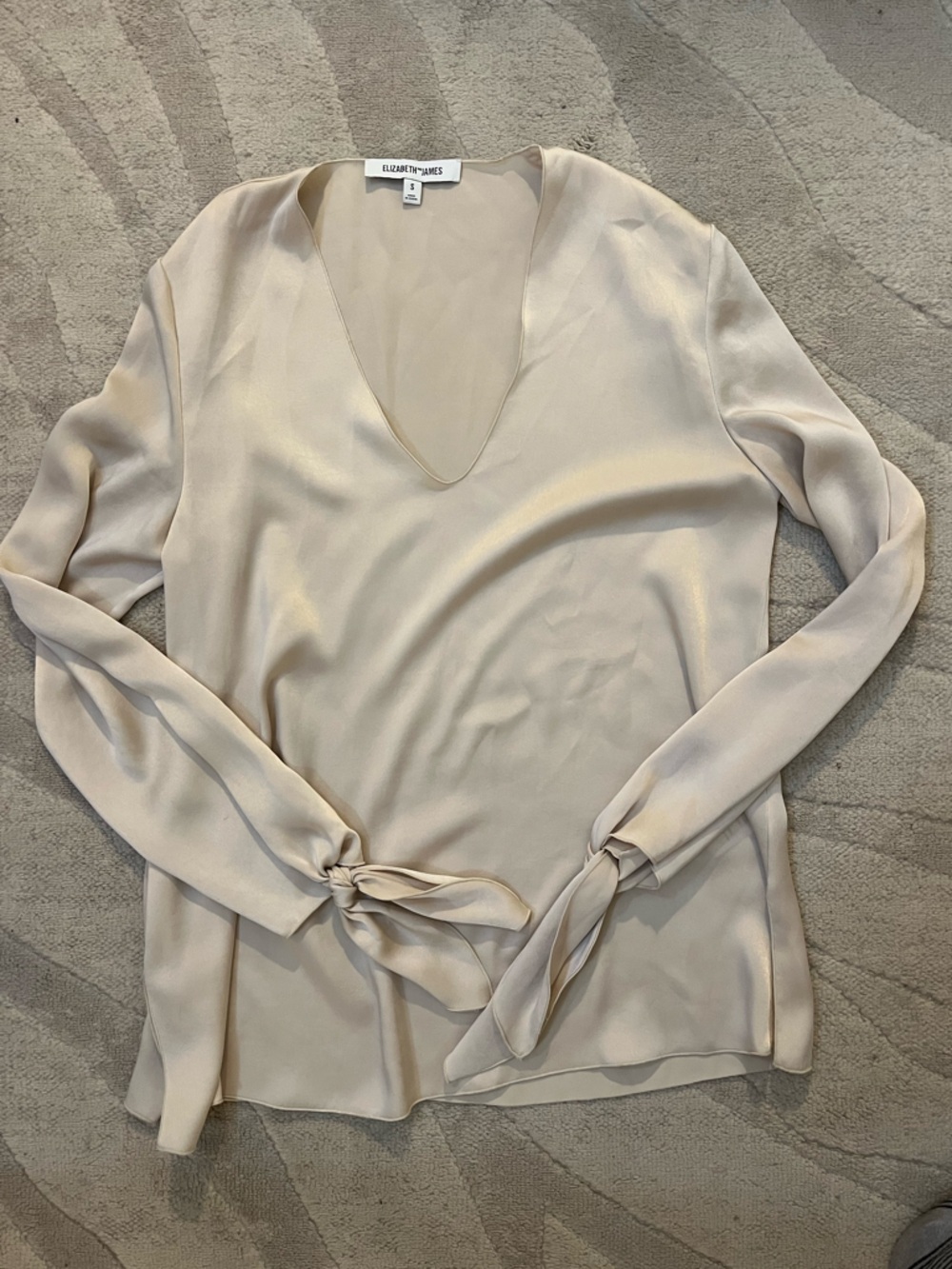 Elizabeth and James Chic Cream Satin Long Sleeve Blouse size Small
